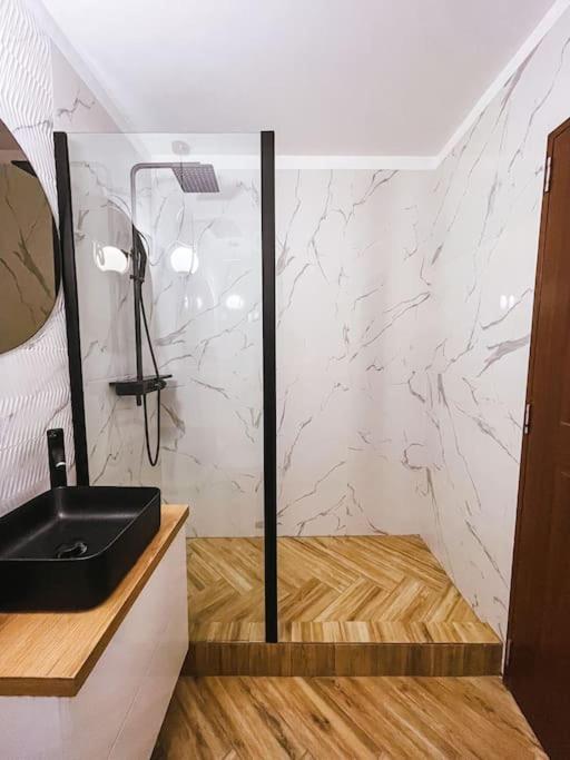 Quickspace Modern Concept Bukarest Exterior foto